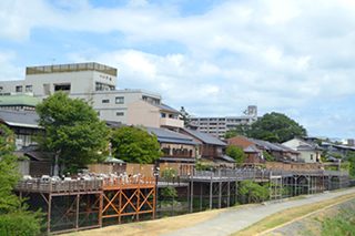 鴨川(五条大橋付近)